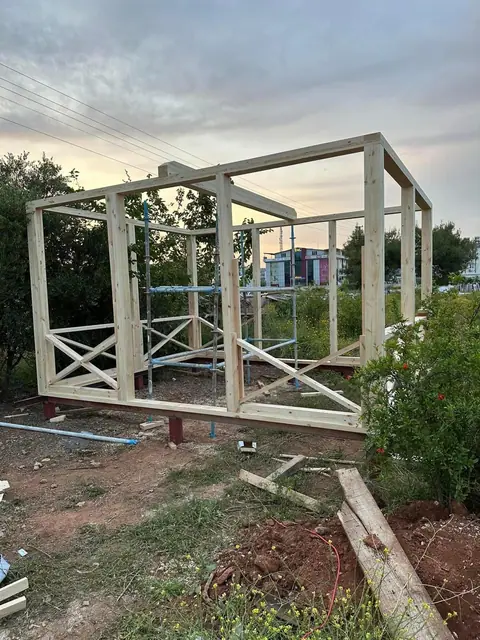 Bahçe için ahşap kamelya — uygulama fotoğrafı 13
