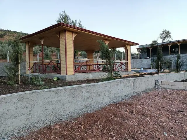 Bahçe için ahşap kamelya — uygulama fotoğrafı 29